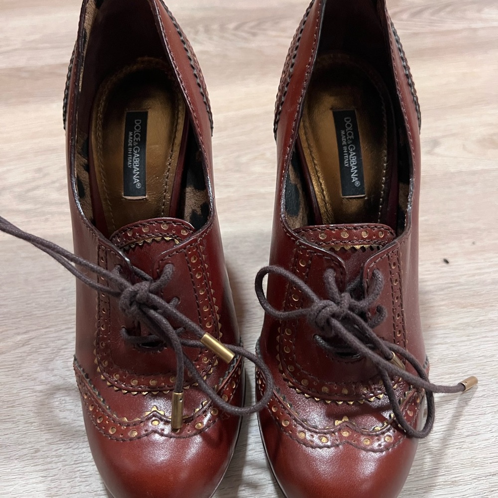 D&G red pump, only wore once.